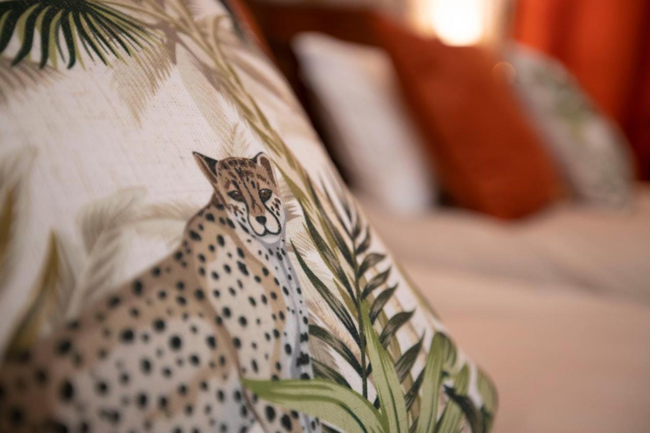Chambre Jungle Dans Maison D'Hote "Le Petit Clouet"- Rochecorbon Exterior photo